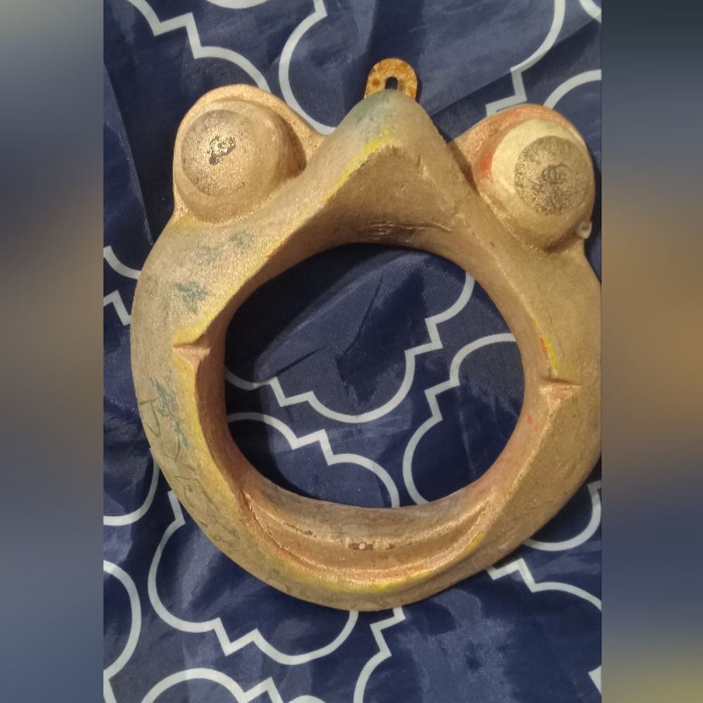 Frog wall hanging